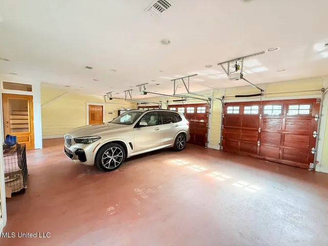 $649,900 | 521 Holland Avenue, Philadelphia, MS 39350