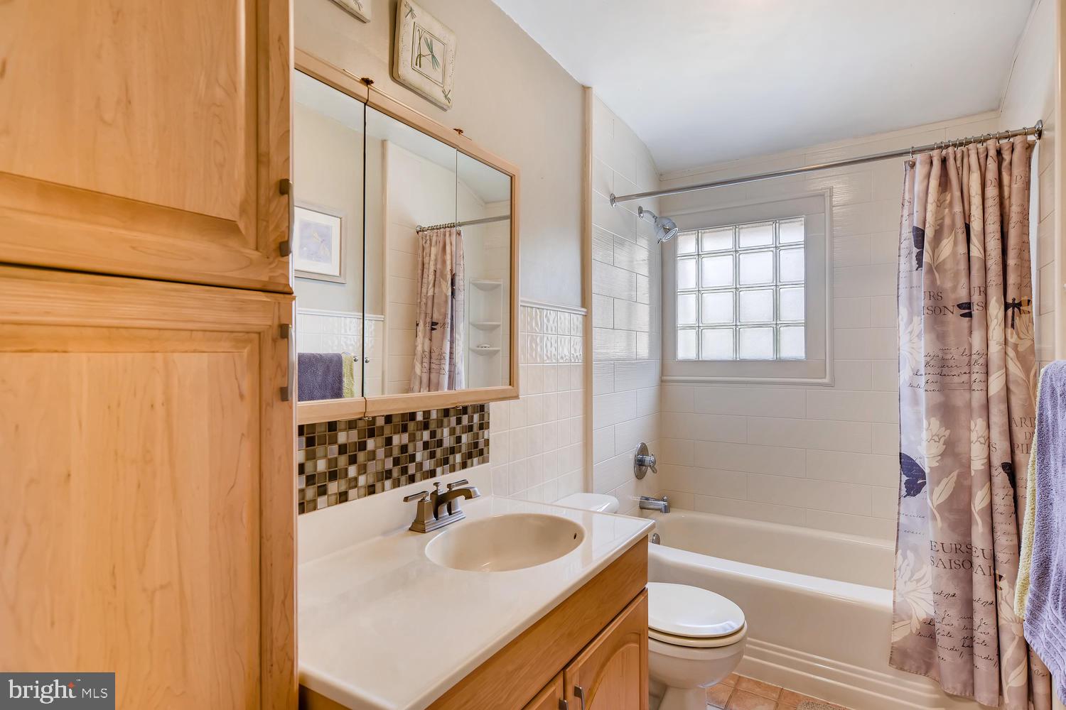 6803 Barnett Road Baltimore, MD 21239 - Photo 15 of 28 FULL BATH - FRESH AND READY
