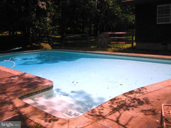 15696 Edgegrove Road Purcellville, VA 20132 - Photo 11 of 14 Swimming Pool