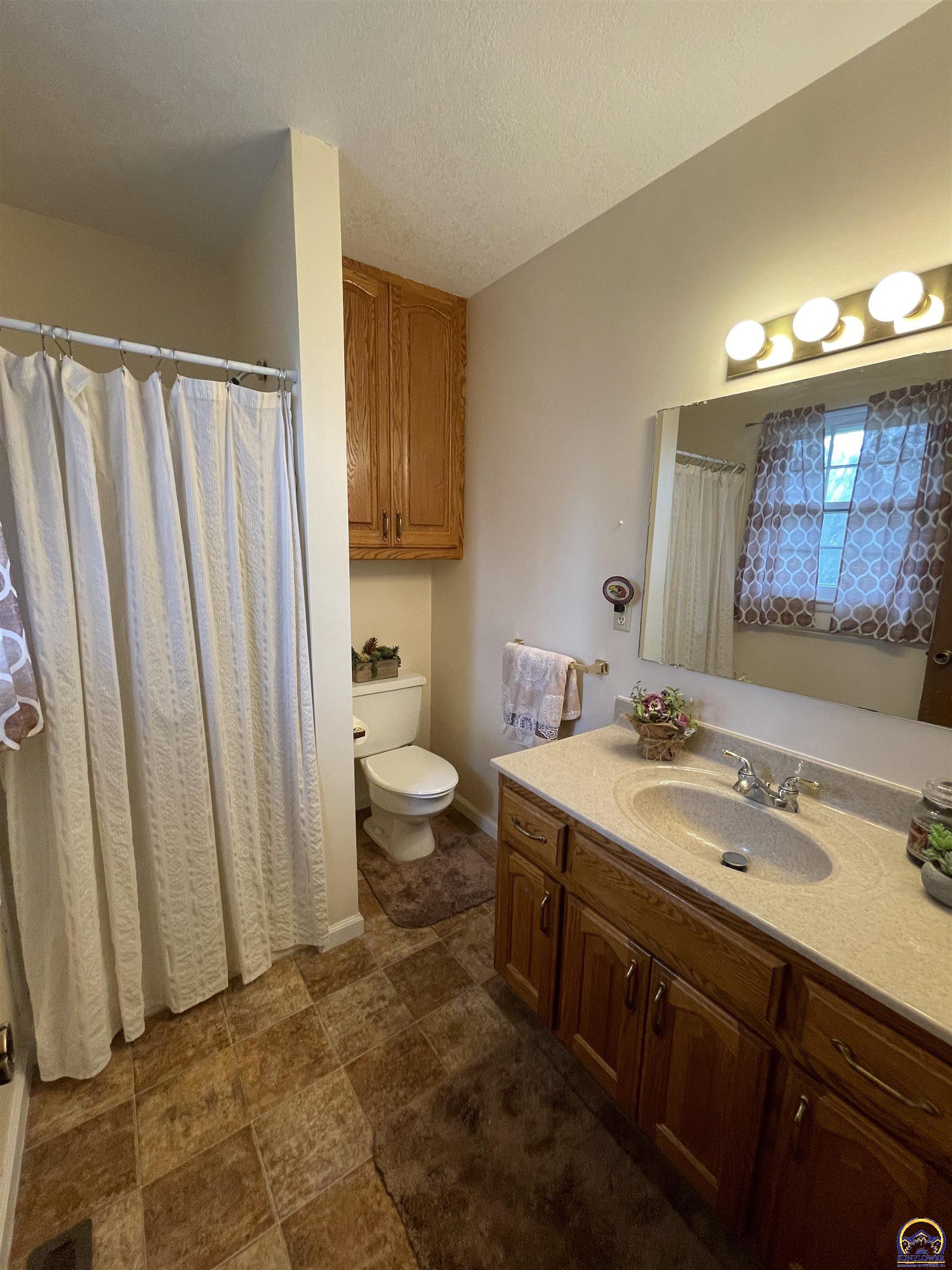 5509 Southwest 24th Street Topeka, KS 66614 - Photo 11 of 23