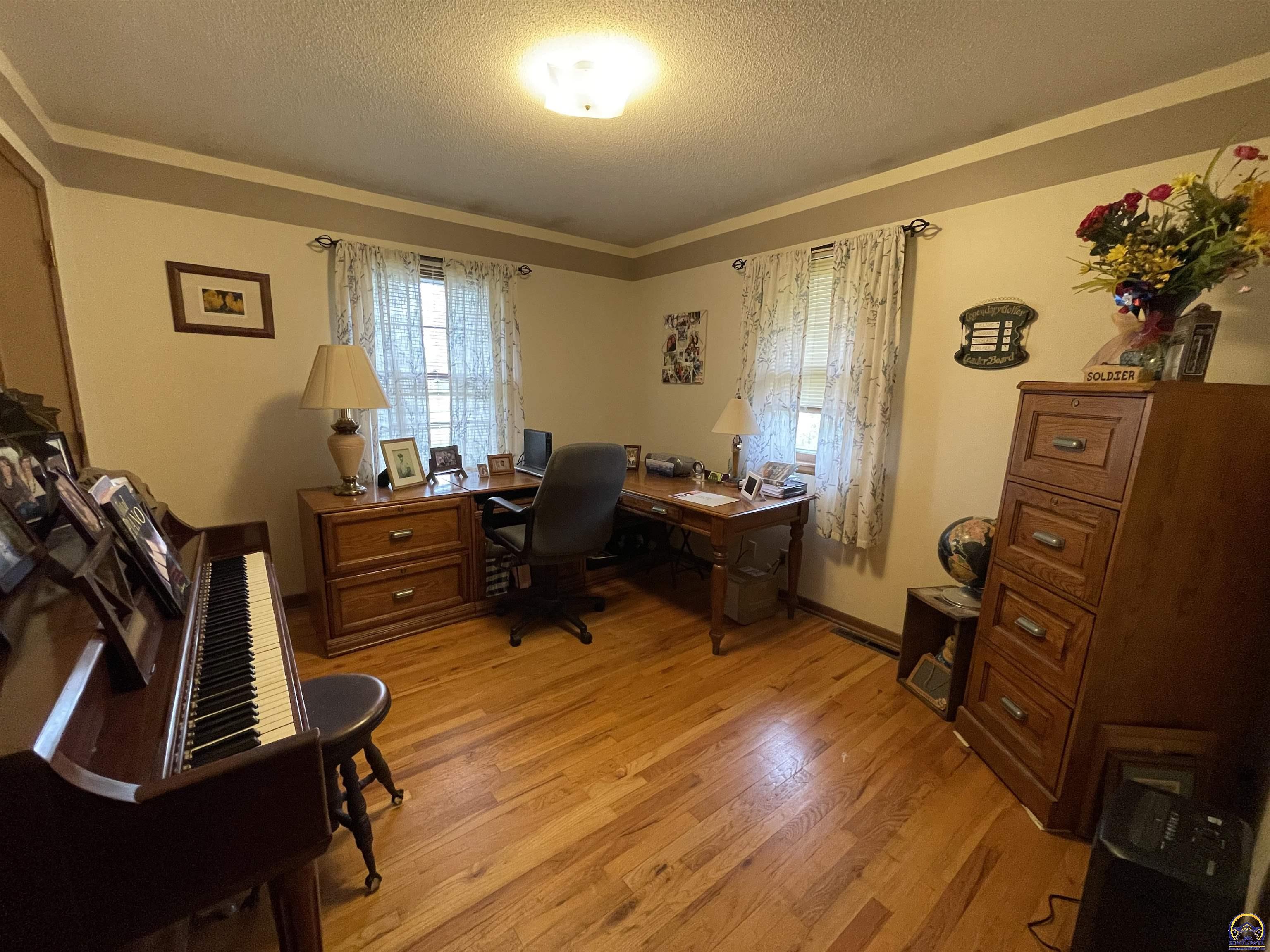 5509 Southwest 24th Street Topeka, KS 66614 - Photo 12 of 23