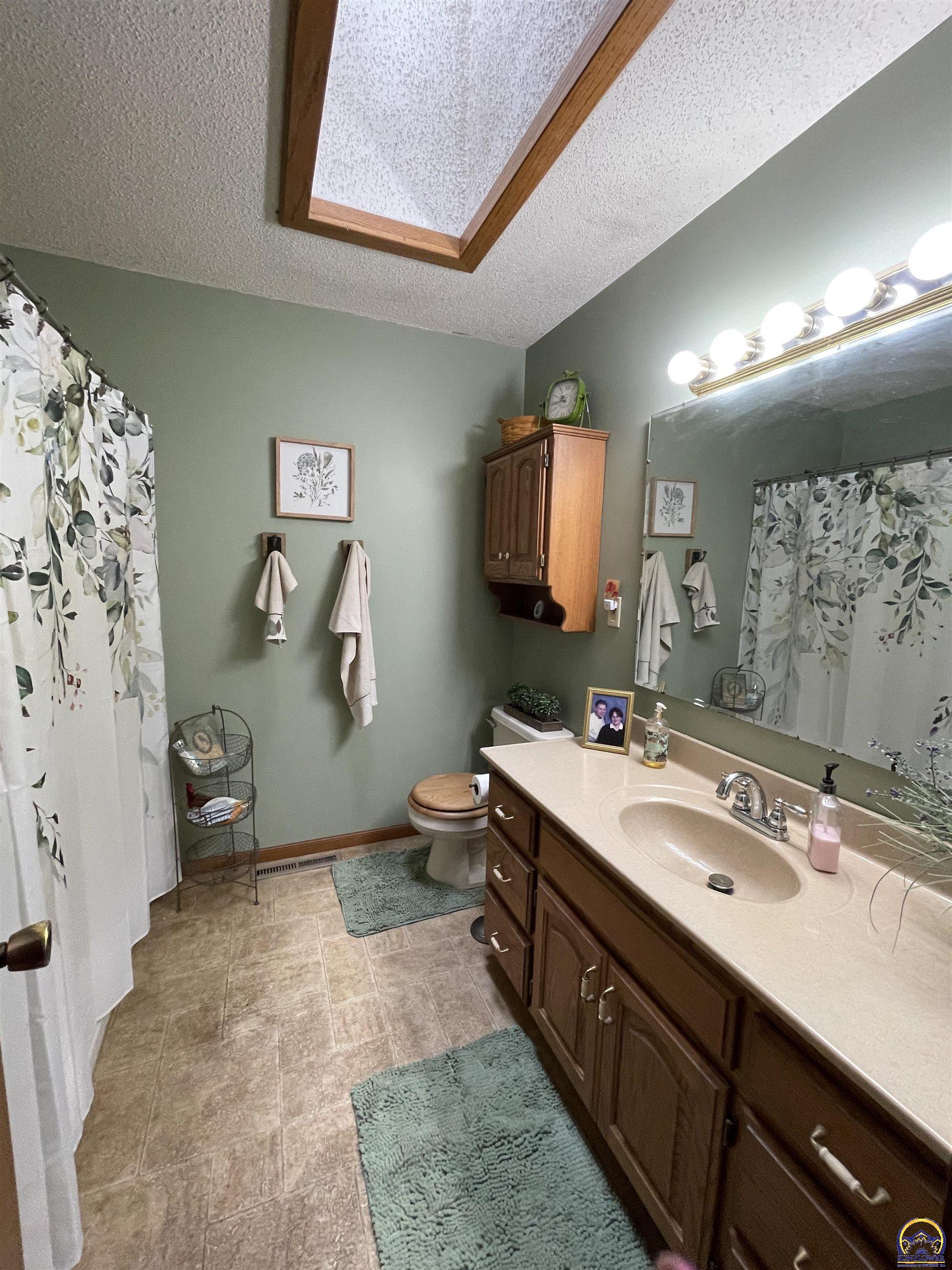 5509 Southwest 24th Street Topeka, KS 66614 - Photo 13 of 23