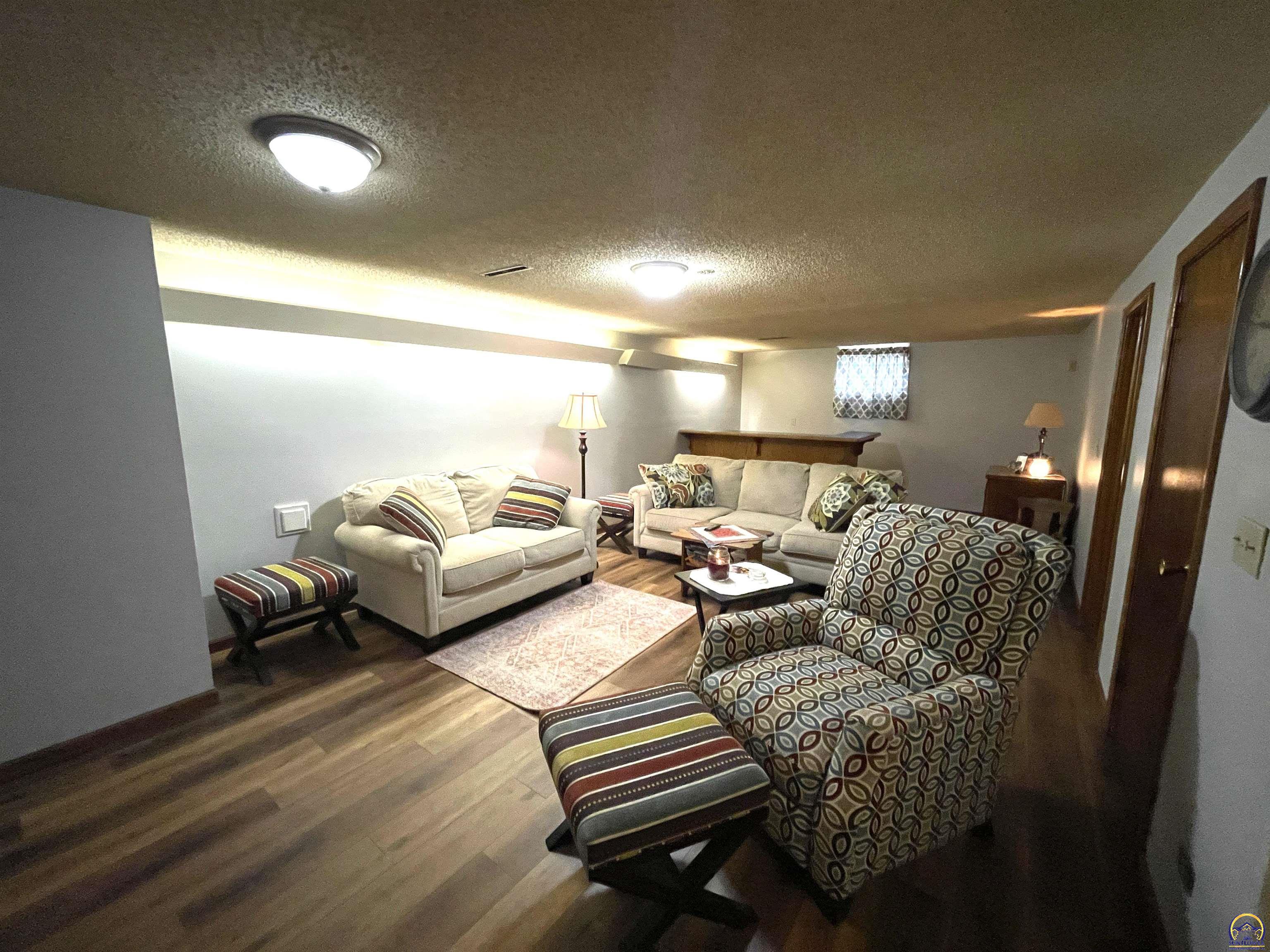 5509 Southwest 24th Street Topeka, KS 66614 - Photo 17 of 23