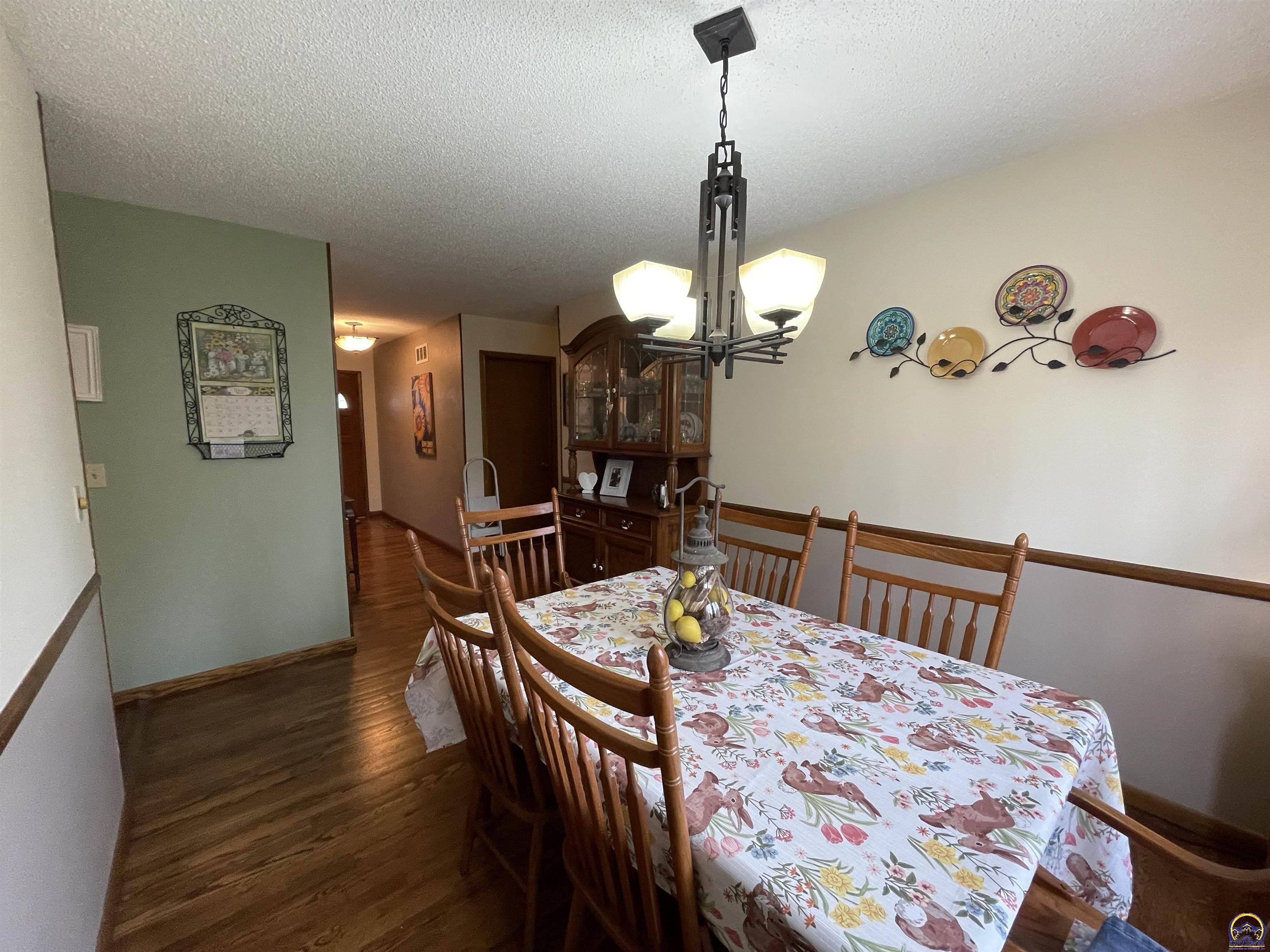 5509 Southwest 24th Street Topeka, KS 66614 - Photo 4 of 23