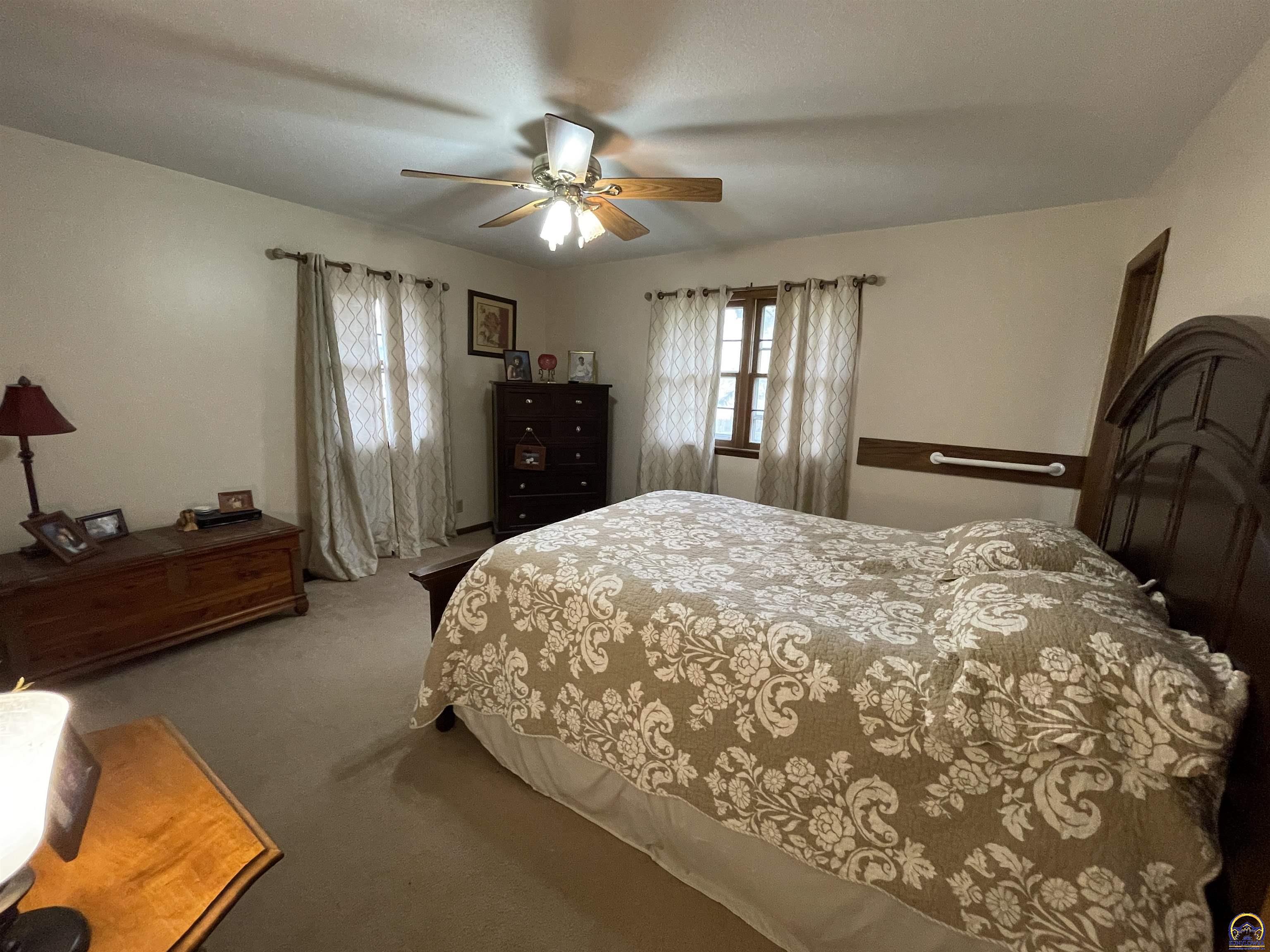 5509 Southwest 24th Street Topeka, KS 66614 - Photo 8 of 23