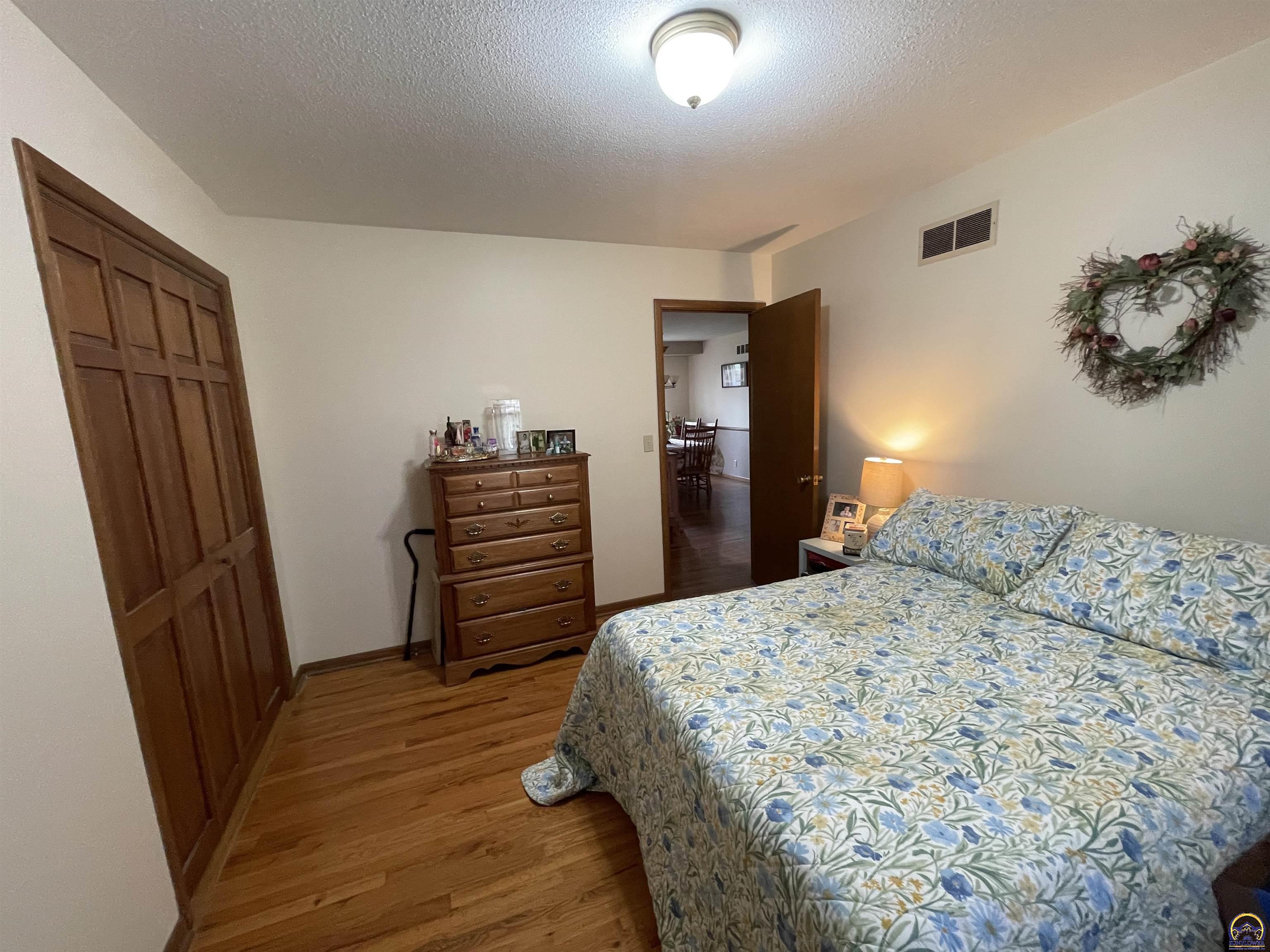 5509 Southwest 24th Street Topeka, KS 66614 - Photo 9 of 23