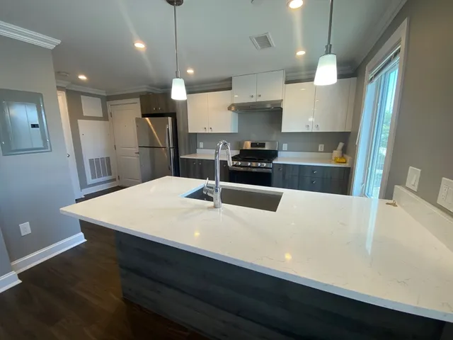 $2,750 | 918 Providence Highway, Unit 204, Dedham, MA 02026