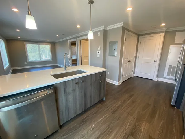 $2,750 | 918 Providence Highway, Unit 204, Dedham, MA 02026