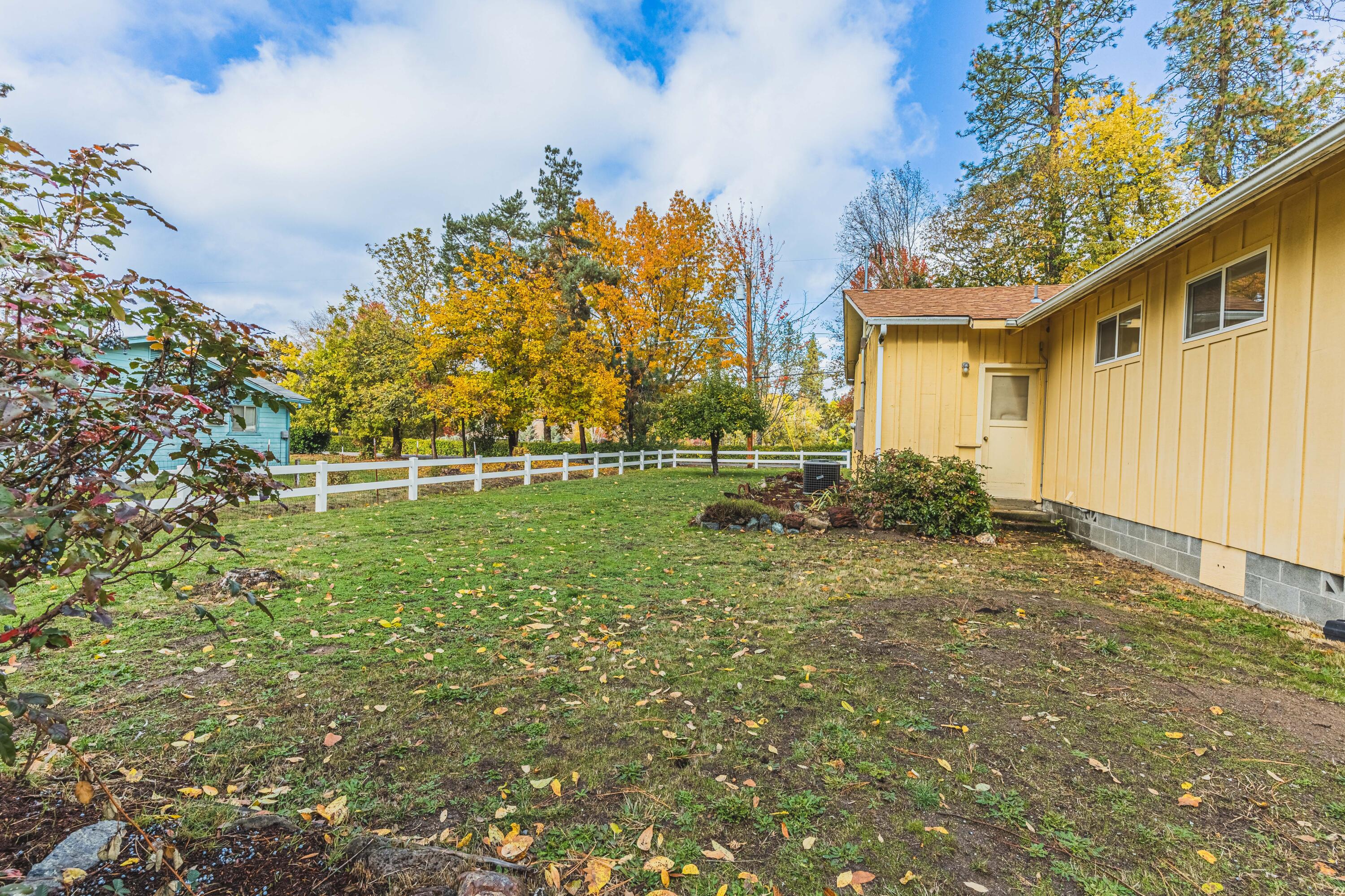 307 Espey Road Grants Pass, OR 97527 - Photo 6 of 34 307 Espey Rd - Grants Pass, OR 97527-31