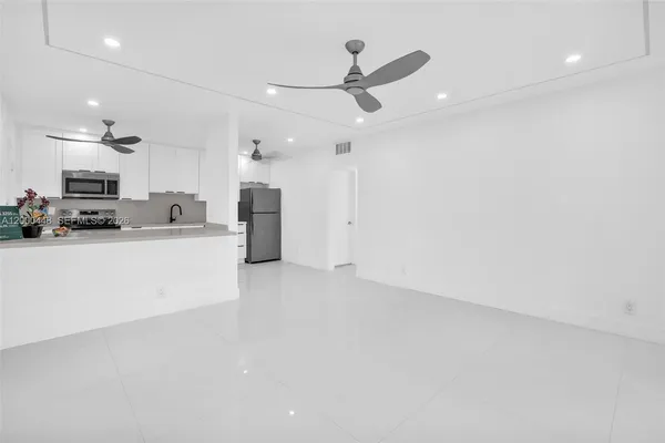 $2,200 | 770 Southeast 2nd Avenue, Unit B216, Deerfield Beach, FL 33441