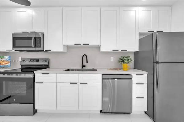 $2,200 | 770 Southeast 2nd Avenue, Unit B216, Deerfield Beach, FL 33441