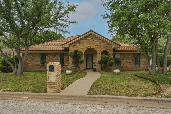 $369,900 | 2618 Woodlake Drive, Abilene, TX 79606