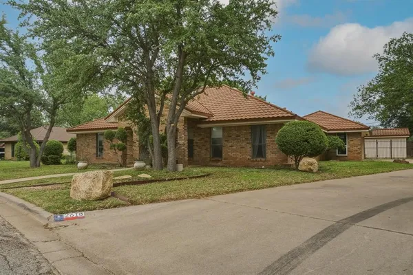 $369,900 | 2618 Woodlake Drive, Abilene, TX 79606