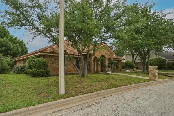 $369,900 | 2618 Woodlake Drive, Abilene, TX 79606