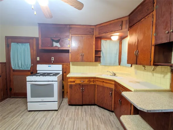 $1,275 | 1717 Hawthorne Street, La Marque, TX 77568