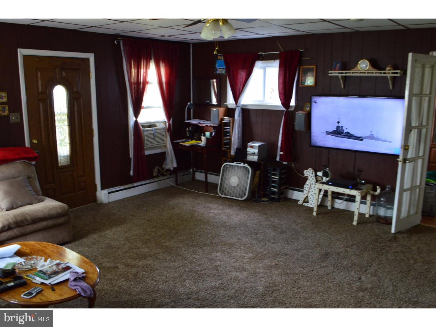 2816 Norcom Road Philadelphia, PA 19154 - Photo 3 of 13 Living Room