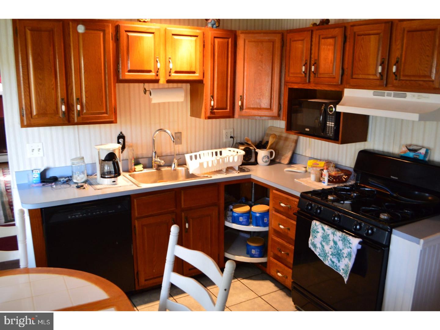 2816 Norcom Road Philadelphia, PA 19154 - Photo 4 of 13 Kitchen