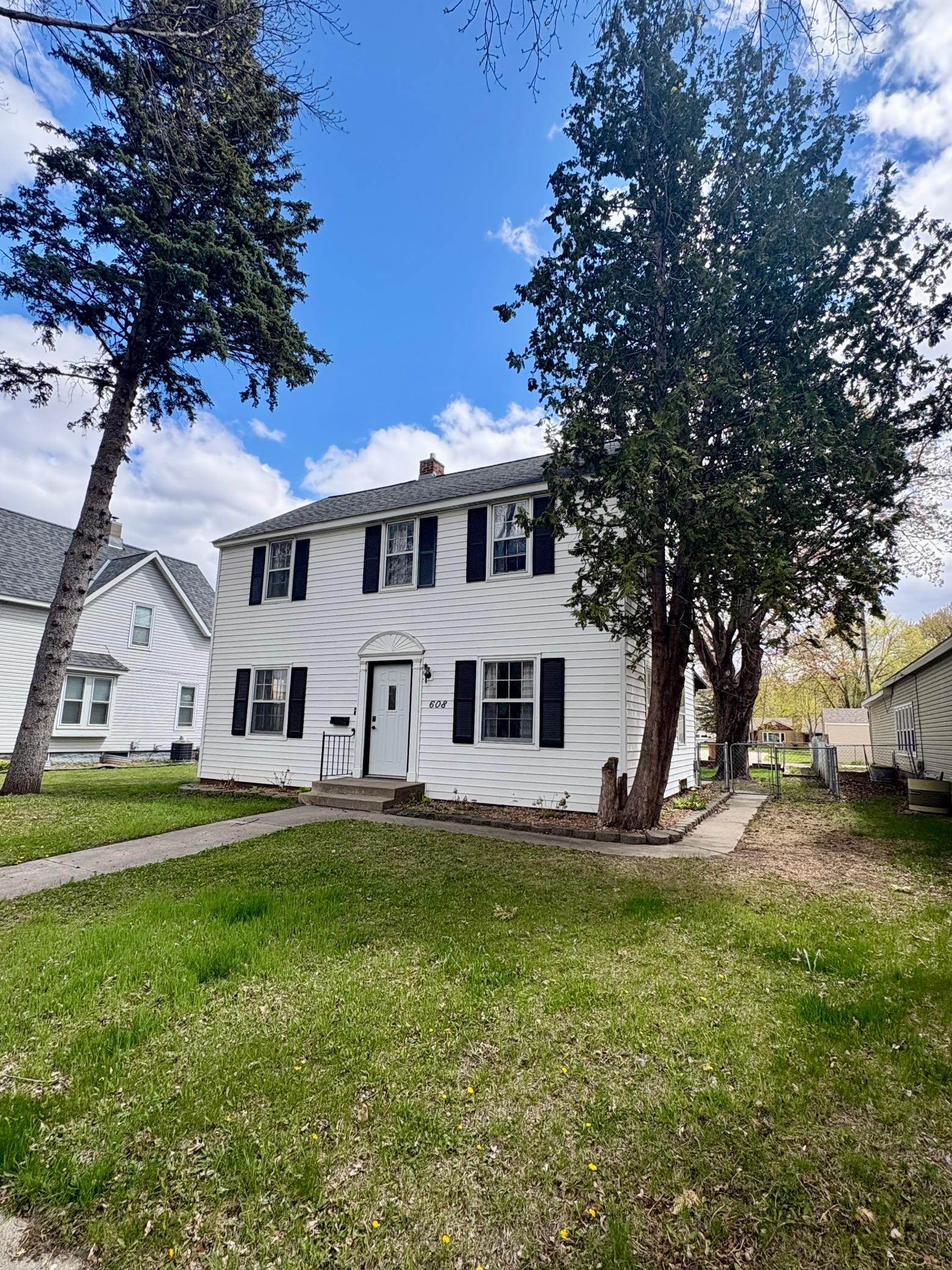 608 North 6th Street Montevideo, MN 56265 - Photo 1 of 36