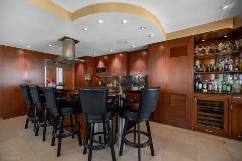 $3,000,000 | 111 West Maple Street, Unit 34023404, Chicago, IL 60610