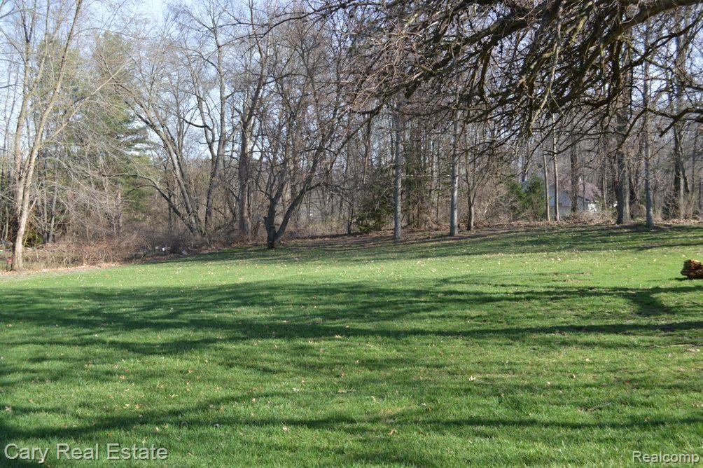 8530 Clyde Road Fenton, MI 48430 - Photo 32 of 34 Back View