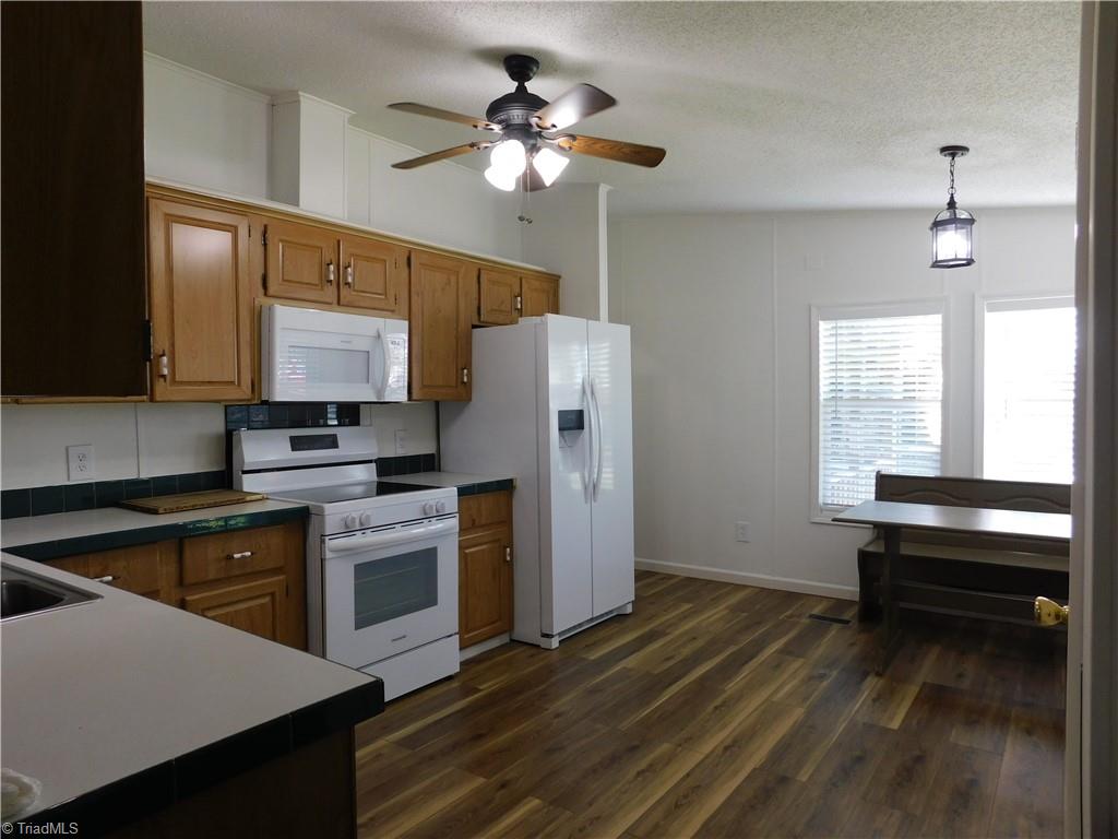 5704 Pine Swamp Road Sparta, NC 28675 - Photo 12 of 37 Kitchen