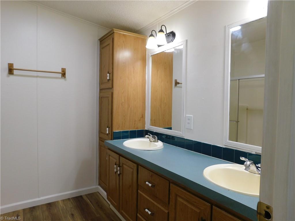 5704 Pine Swamp Road Sparta, NC 28675 - Photo 18 of 37 Primary bath