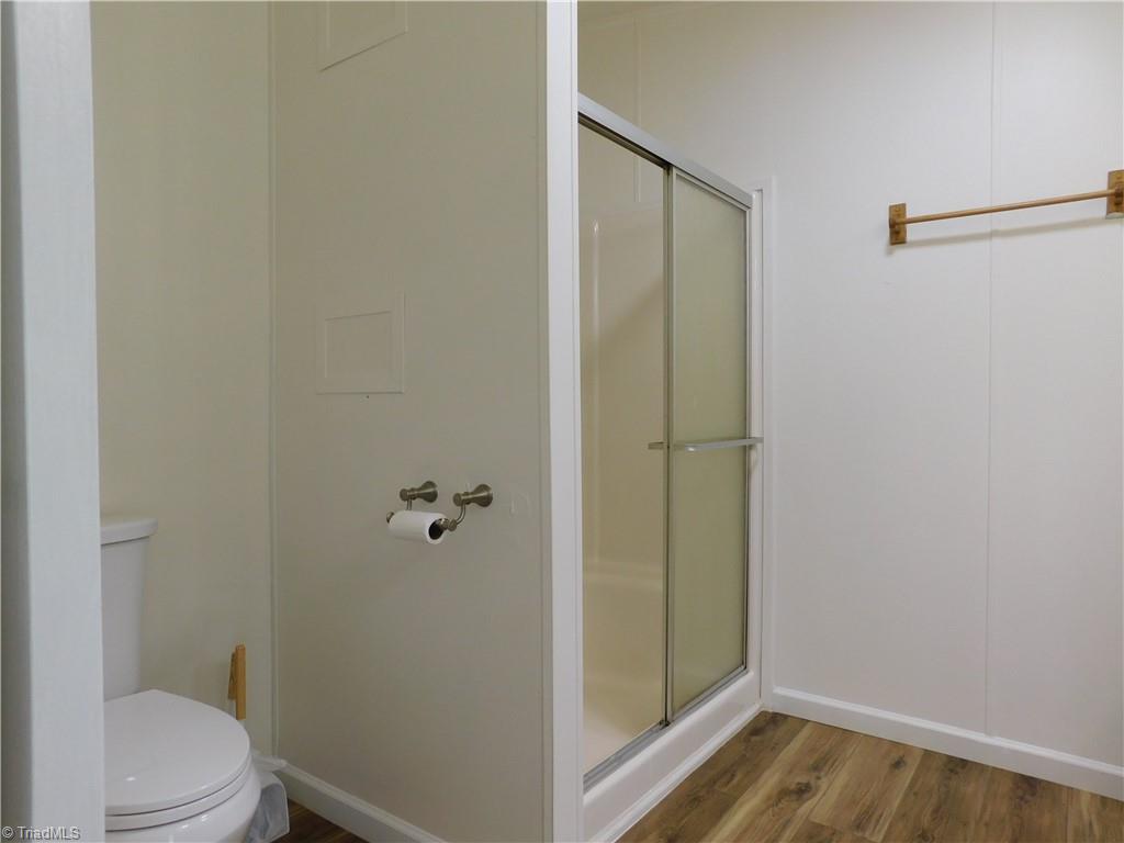 5704 Pine Swamp Road Sparta, NC 28675 - Photo 19 of 37 Primary bath