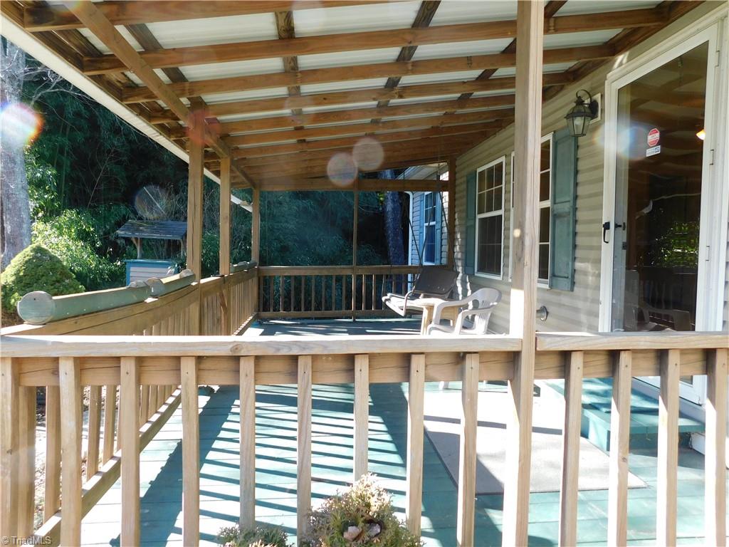 5704 Pine Swamp Road Sparta, NC 28675 - Photo 4 of 37 Front porch