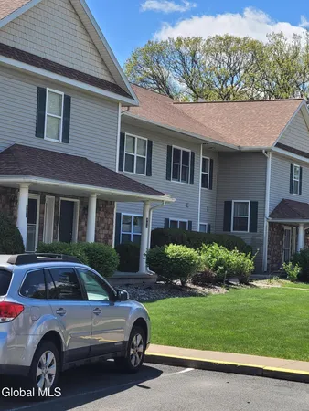 $2,200 | 1200 Hillside Avenue, Unit 902, Niskayuna, NY 12309