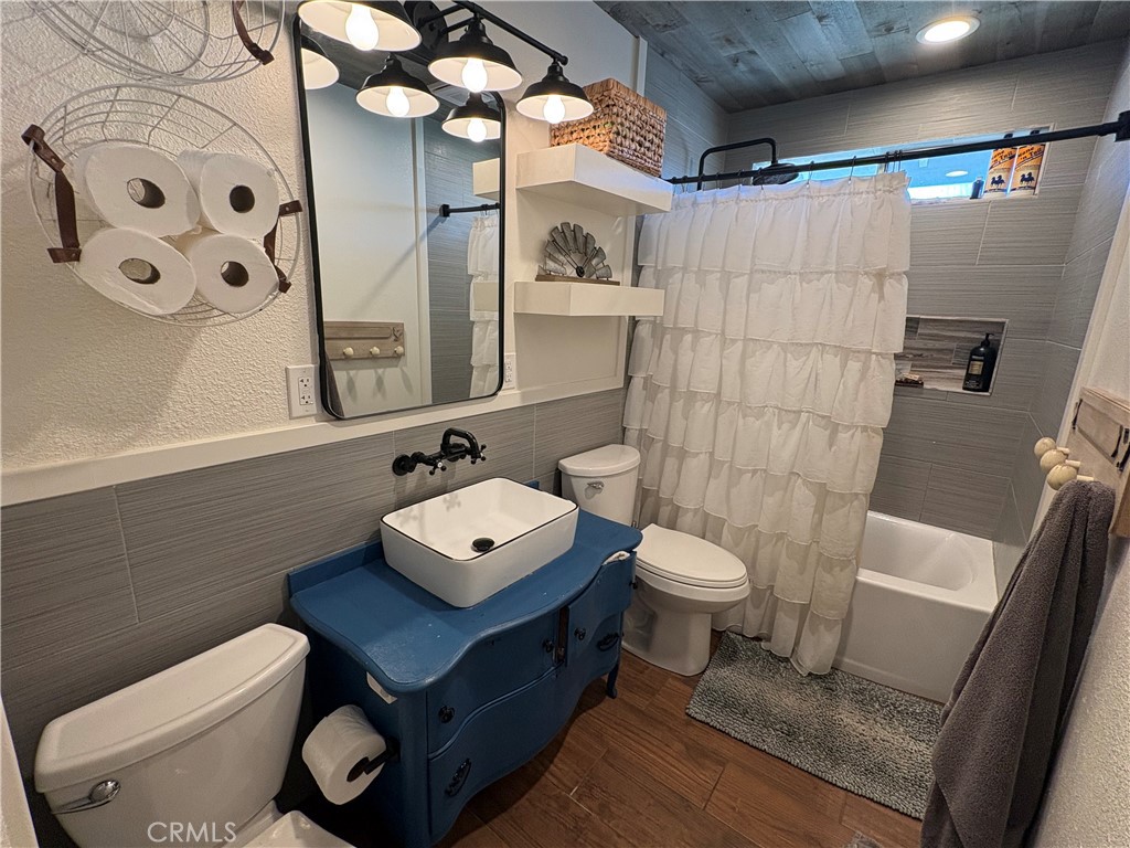8199 Plane View Place Paso Robles, CA 93446 - Photo 18 of 22 a bathroom with a toilet a sink and a mirror