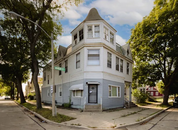 $87,900 | 1801 West Meinecke Avenue, Milwaukee, WI 53206