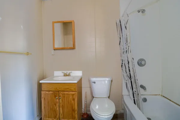 $87,900 | 1801 West Meinecke Avenue, Milwaukee, WI 53206