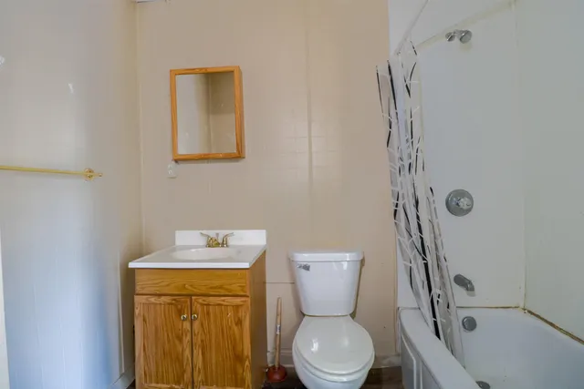 $87,900 | 1801 West Meinecke Avenue, Milwaukee, WI 53206