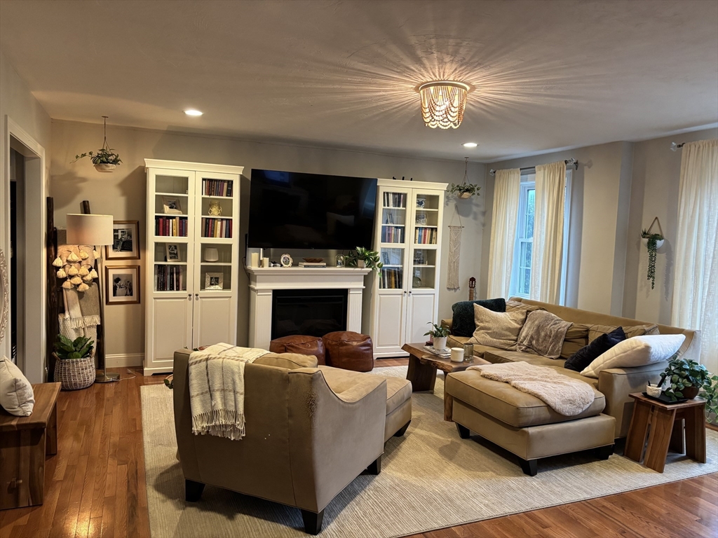 47 Eustis Street Worcester, MA 01606 - Photo 9 of 28