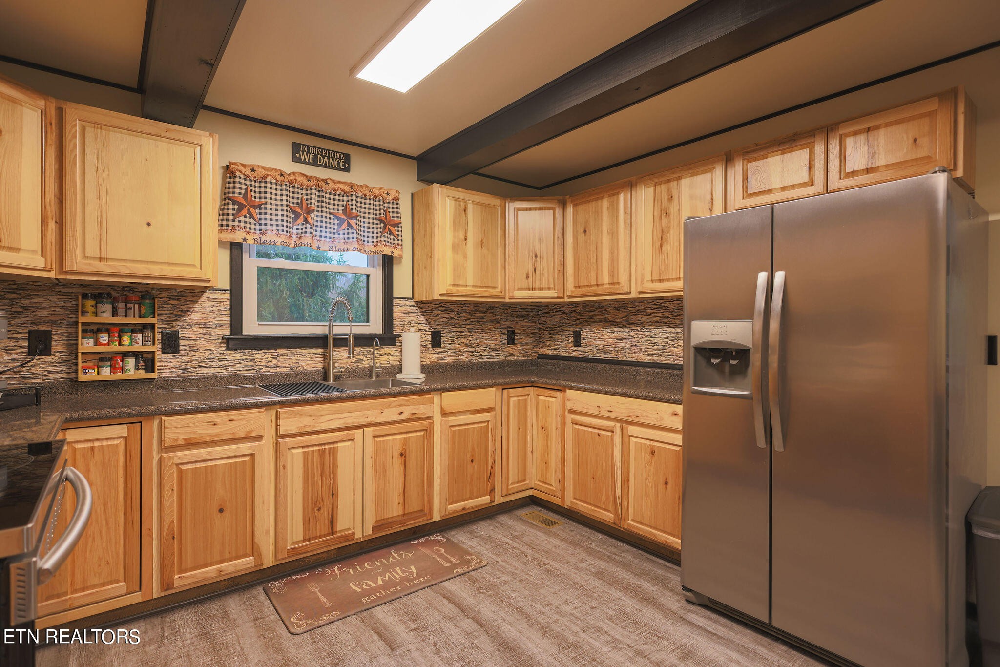 160 Rainbow Lane La Follette, TN 37766 - Photo 15 of 58 a kitchen with stainless steel appliances granite countertop a refrigerator and a sink