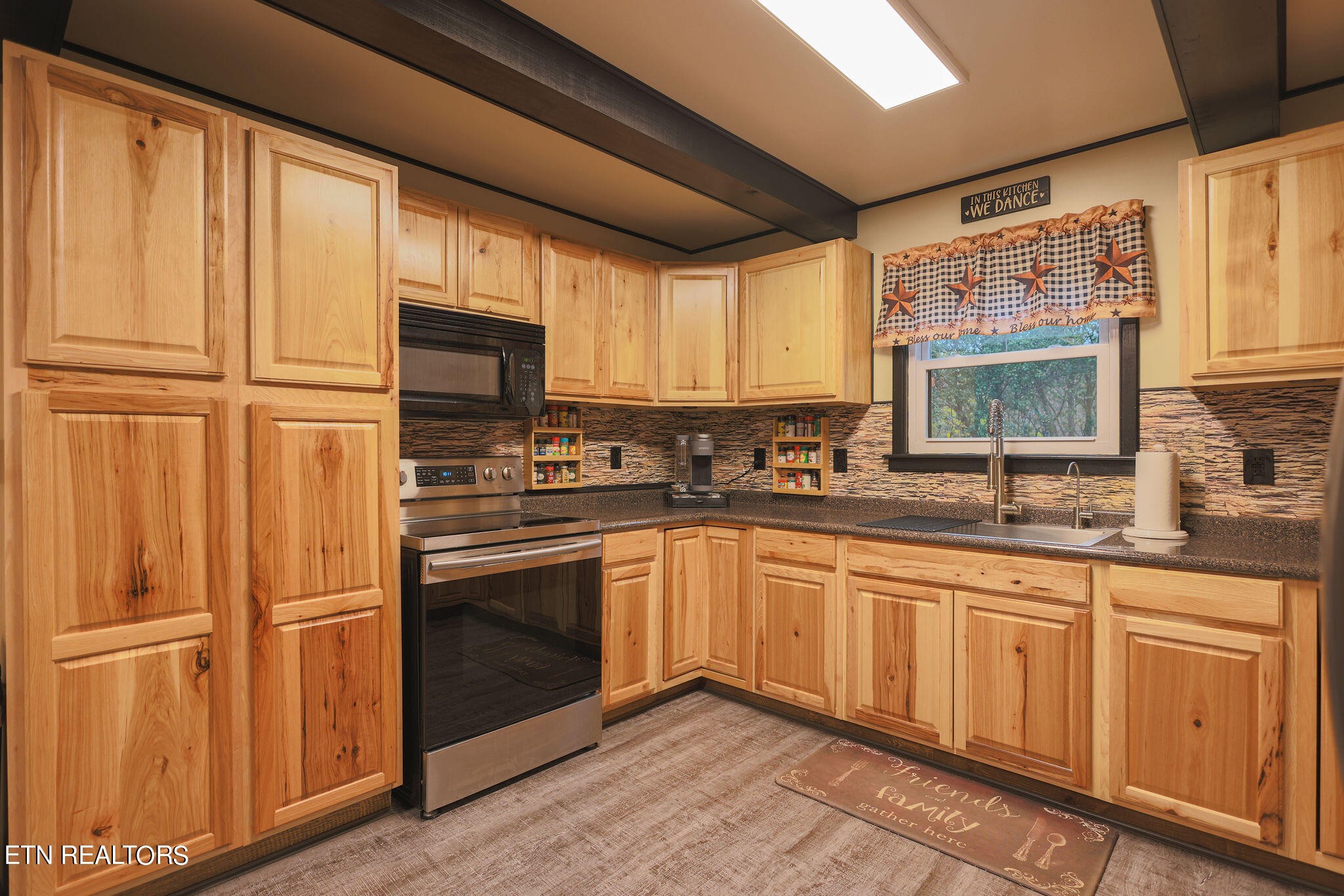 160 Rainbow Lane La Follette, TN 37766 - Photo 16 of 58 a kitchen with stainless steel appliances granite countertop a refrigerator and a sink