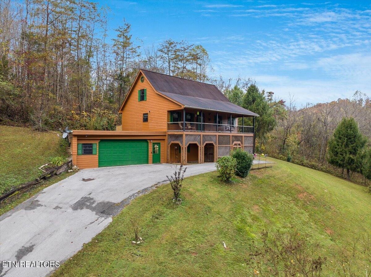 160 Rainbow Lane La Follette, TN 37766 - Photo 2 of 58 a front view of a house with a yard
