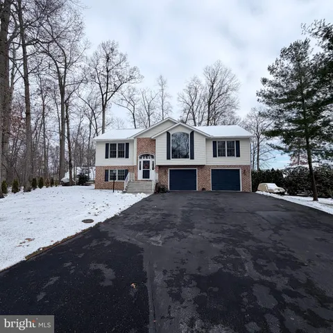 $349,900 | 6071 Greenbriar Court, Fayetteville, PA 17222