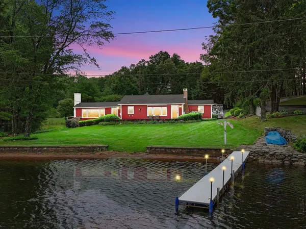 $689,000 | 17 Moorings Way, West Brookfield, MA 01585