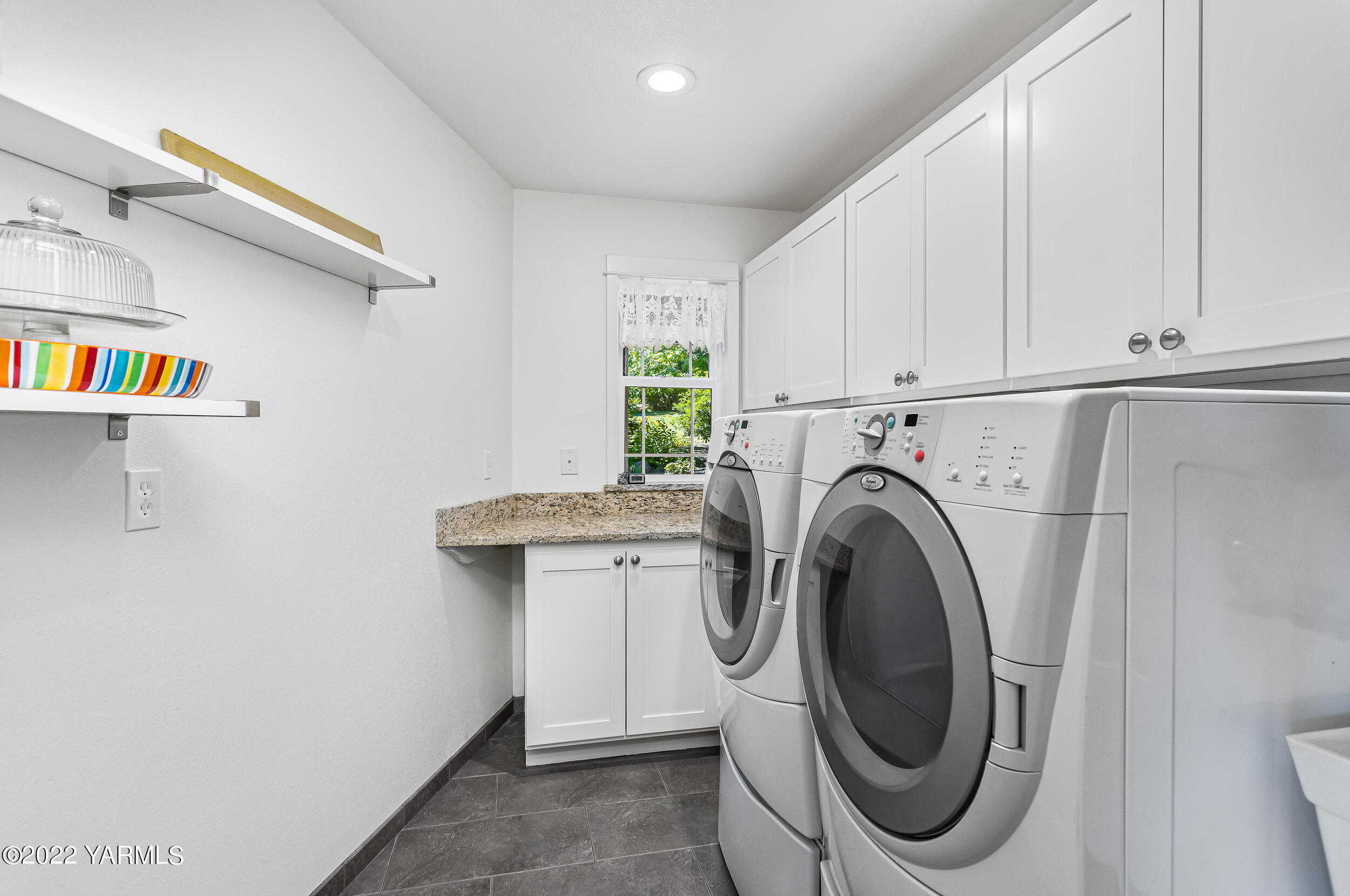 190 Nash Road Tieton, WA 98947 - Photo 33 of 38 a utility room with dryer and washer