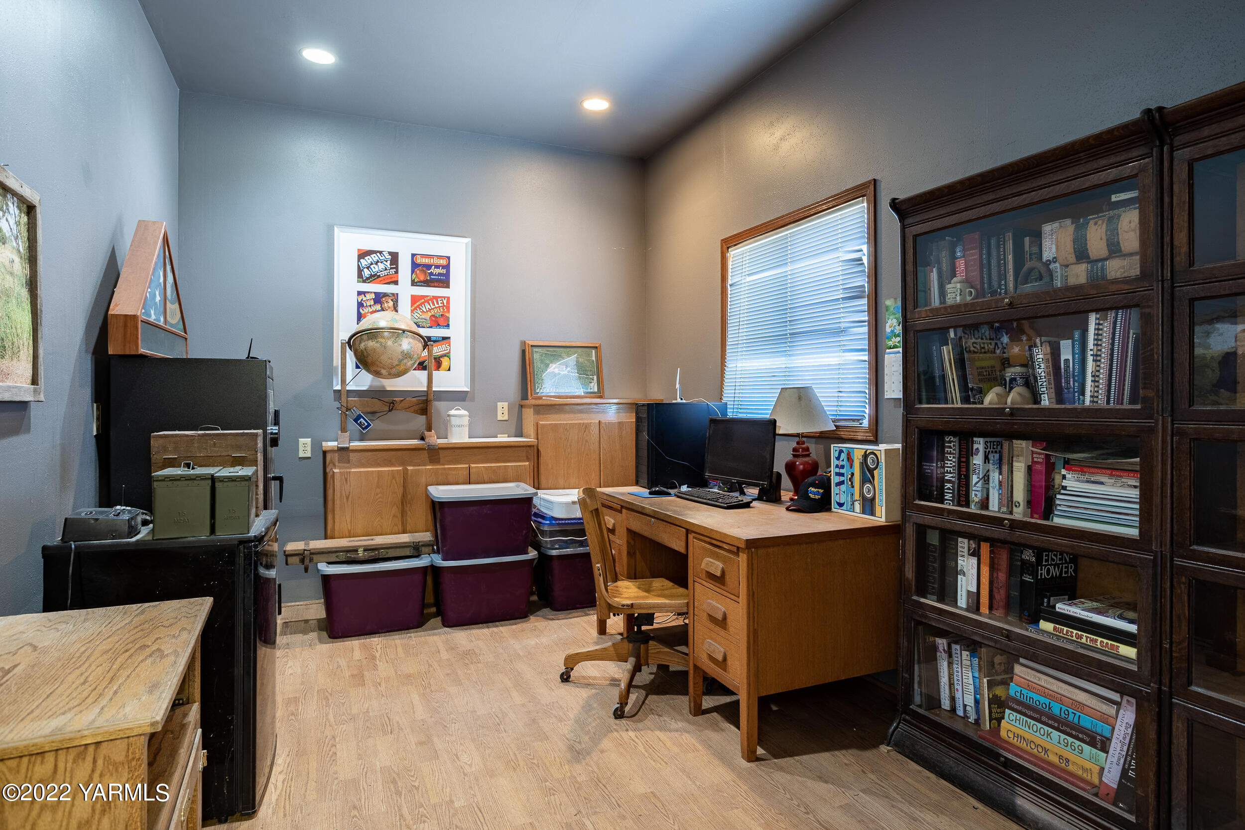 190 Nash Road Tieton, WA 98947 - Photo 35 of 38 a view of a workspace with furniture