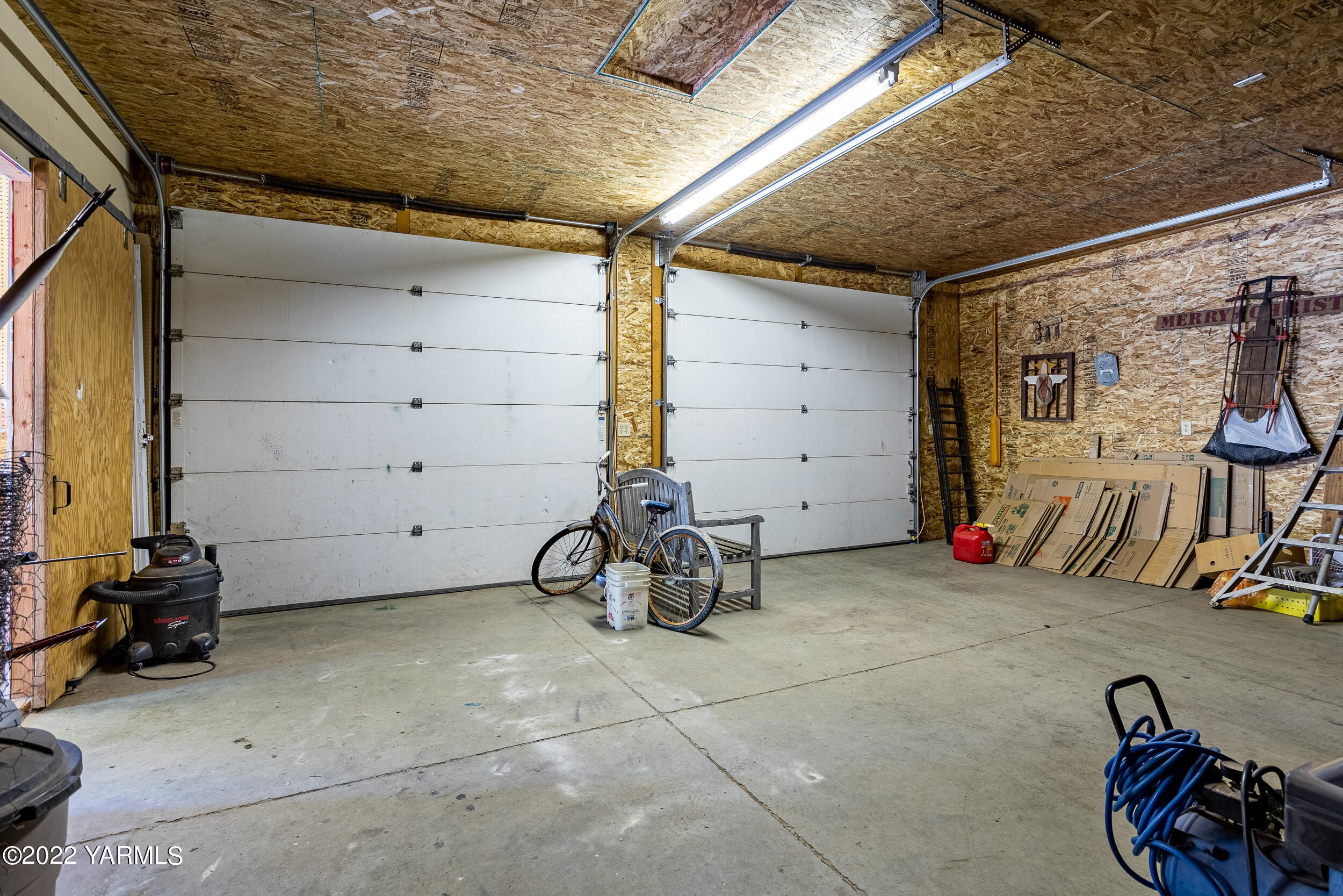 190 Nash Road Tieton, WA 98947 - Photo 36 of 38 a view of a garage with chair