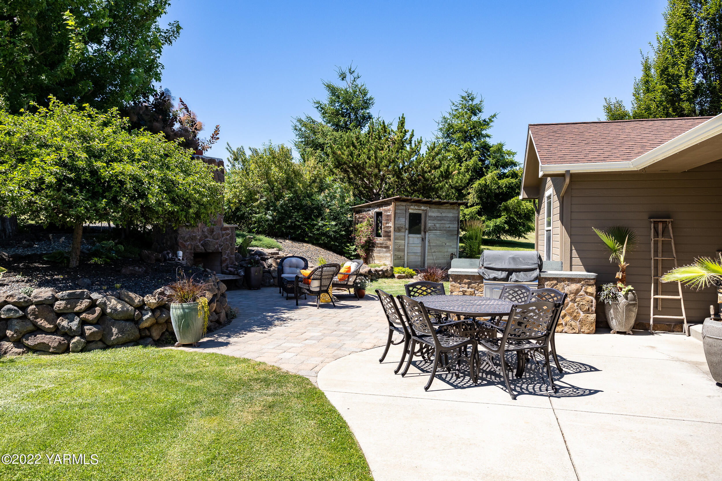 190 Nash Road Tieton, WA 98947 - Photo 7 of 38 a view of a patio with table and chairs and potted plants