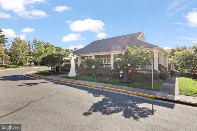 $2,650 | 5927 Wild Brook Court, Centreville, VA 20121