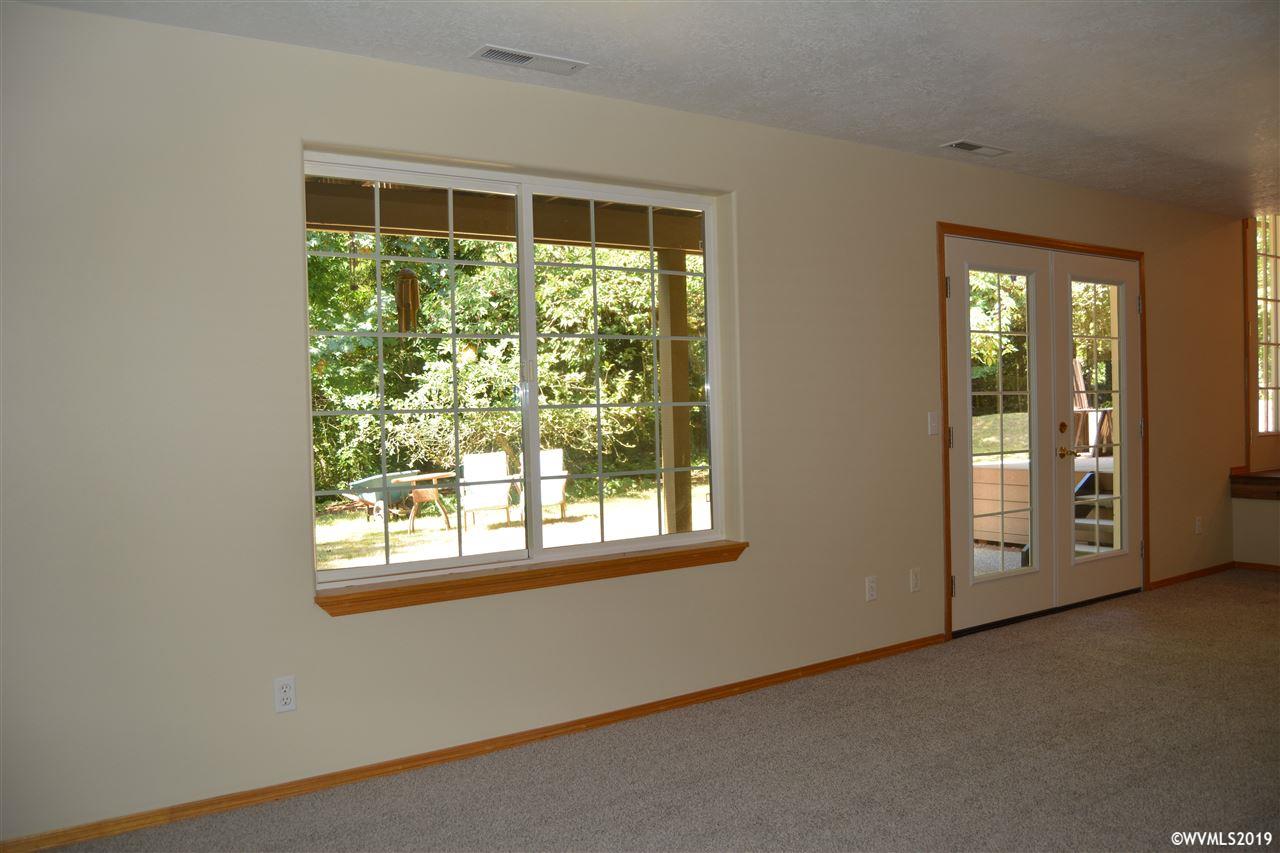 8322 Squirrel Hill Road Southeast Salem, OR 97306 - Photo 8 of 39 Gallery Image 8