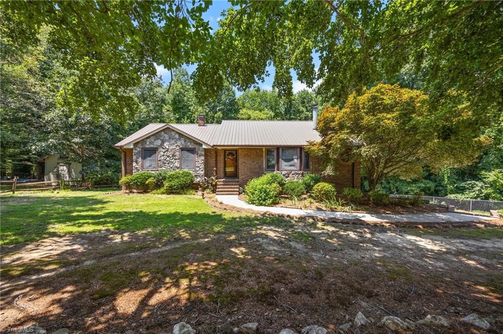 155 Spring Hollow Road High Point, NC 27262 - Photo 3 of 49 Gallery Image 3