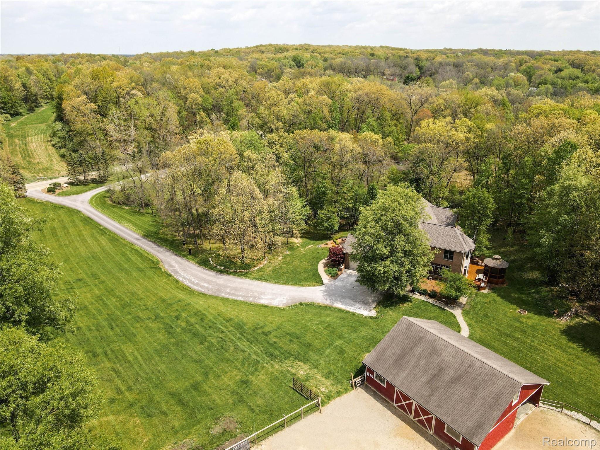2828 Brighton Road Howell, MI 48843 - Photo 9 of 63 RE - 2828 Brighton Rd - Howell-26.jpg
