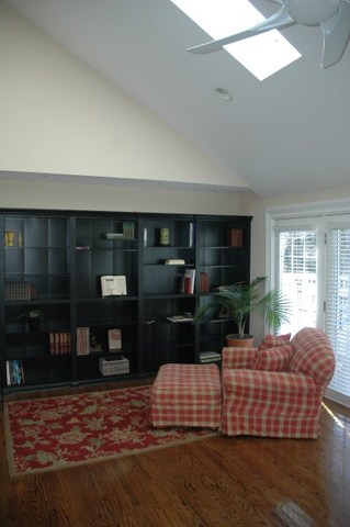 2138 Stirrup Lane Wheaton, IL 60189 - Photo 4 of 16 a living room with furniture