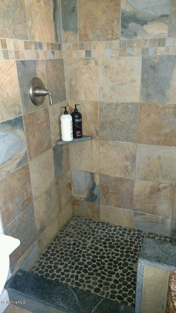 40 Thomas Road Pittsfield, MA 01201 - Photo 3 of 7 Bathroom