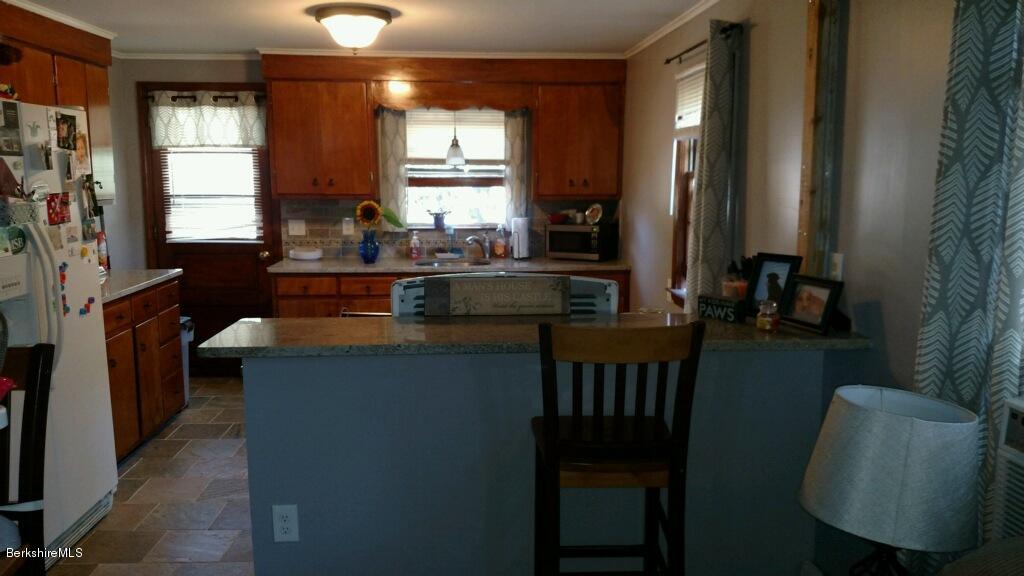 40 Thomas Road Pittsfield, MA 01201 - Photo 4 of 7 Kitchen